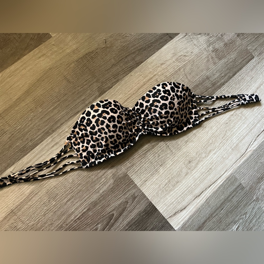 Cheetah strapless bikini top